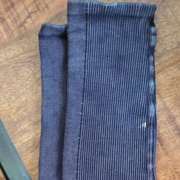 🖤 Free People Ultra High Rise Happiness Runs Leggings 🖤 - Picture 7 of 15